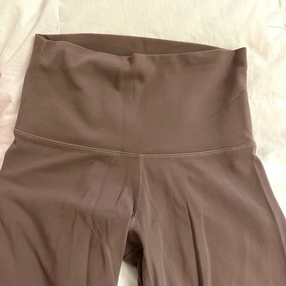 TNA Butter High Rise Cheeky Leggings size XS in deep taupe - Picture 5 of 7